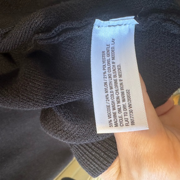 Chic Black Button-Up Cardigan - Picture 5 of 6